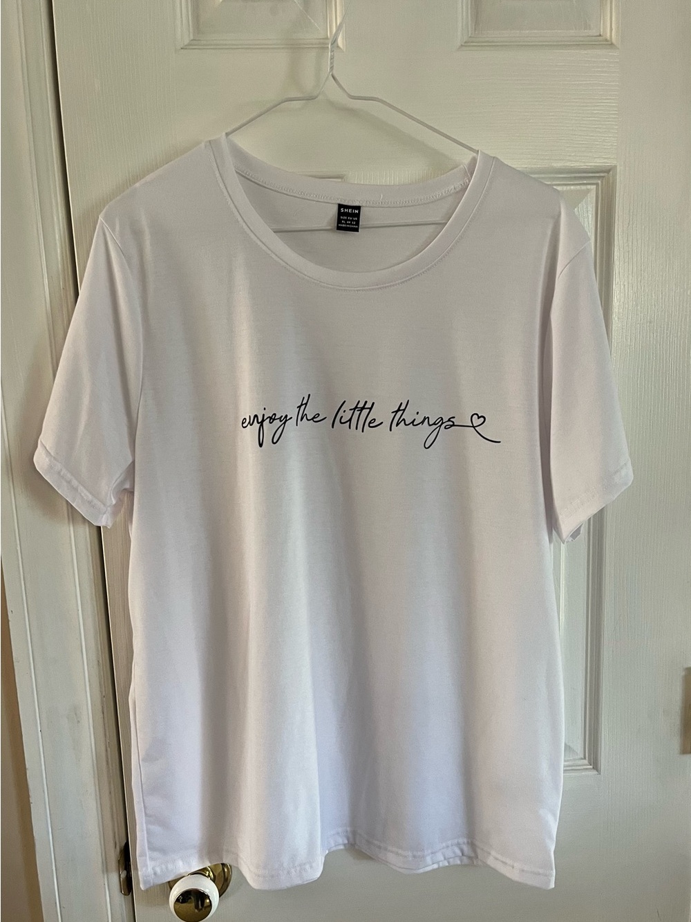 White women’s ' T-Shirt with Script Graphic - Enjoy the Little Things
